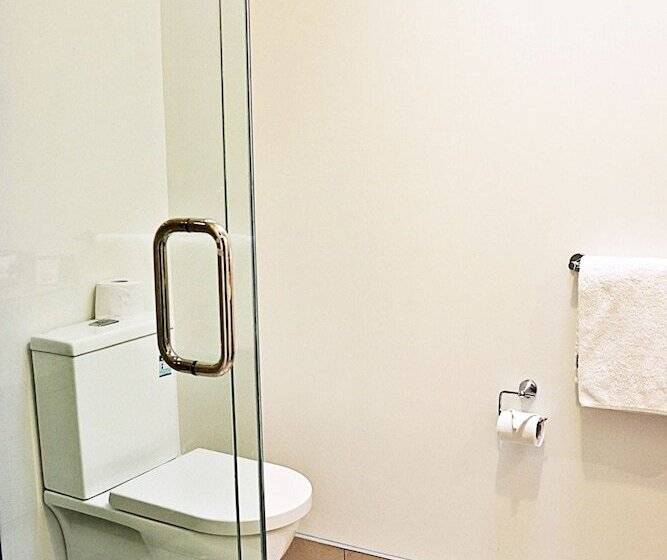 Отель Airport Gateway