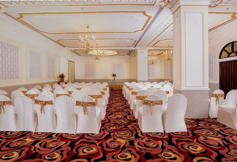 هتل Ambica Empire