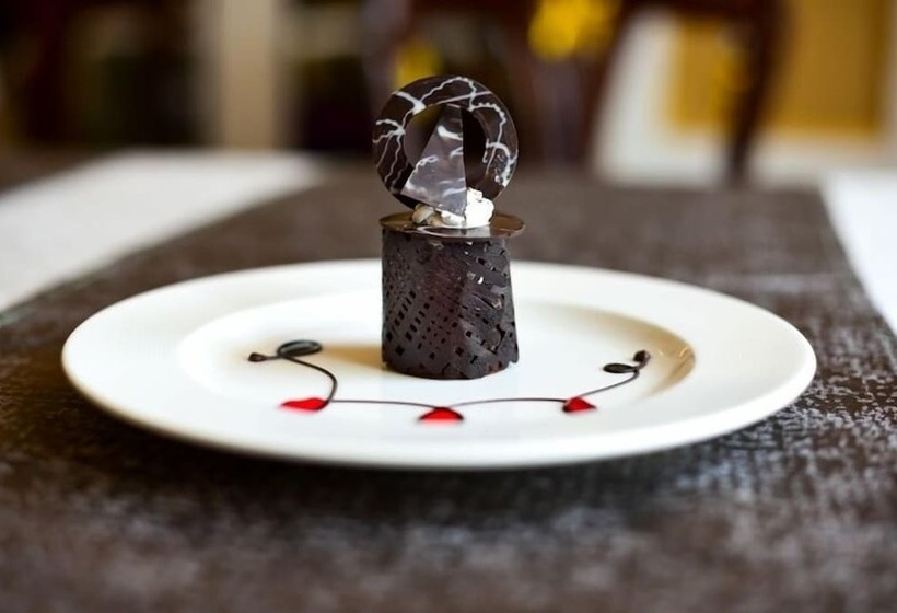 هتل Ambica Empire