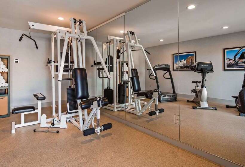 Отель Best Western Cedar Inn & Suites