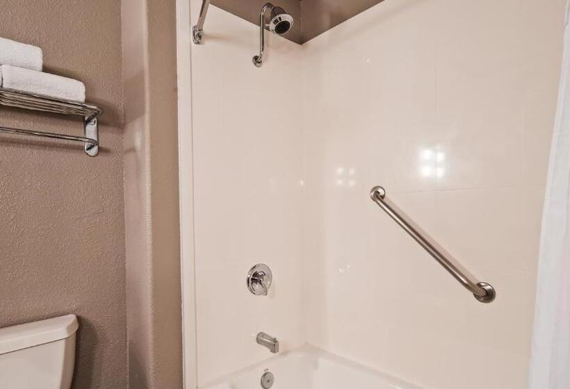 Отель Best Western Cedar Inn & Suites