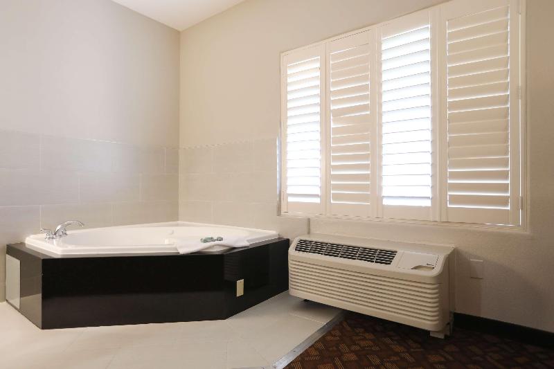 هتل Best Western Lanai Garden Inn & Suites