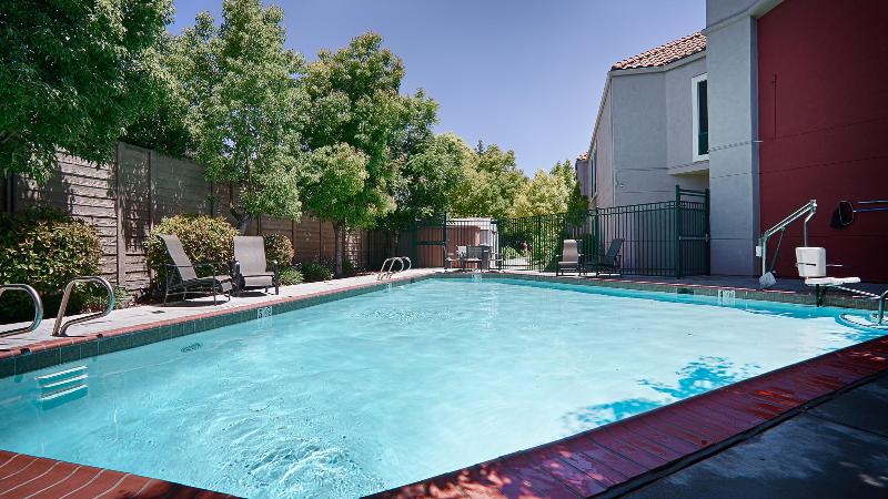 هتل Best Western Lanai Garden Inn & Suites