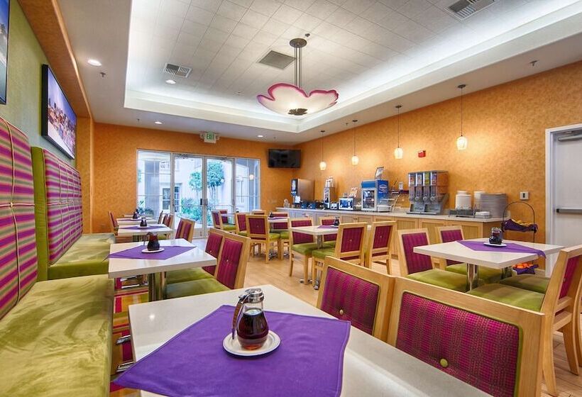 هتل Best Western Plus Capitola By The Sea Inn & Suites