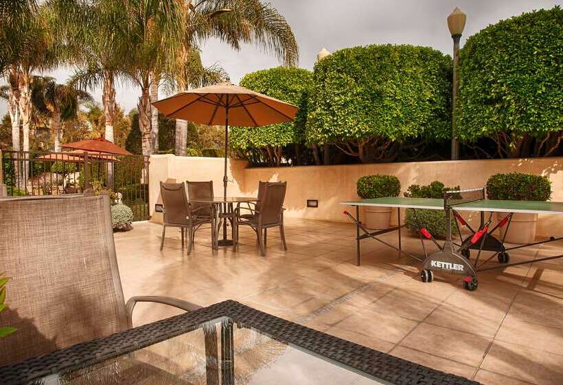 هتل Best Western Plus South Coast Inn