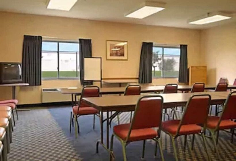 酒店 Days Inn & Suites By Wyndham Of Morris