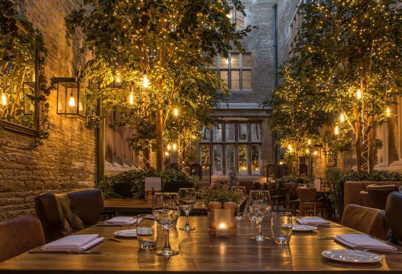 בית מלון כפרי De Vere Tortworth Court