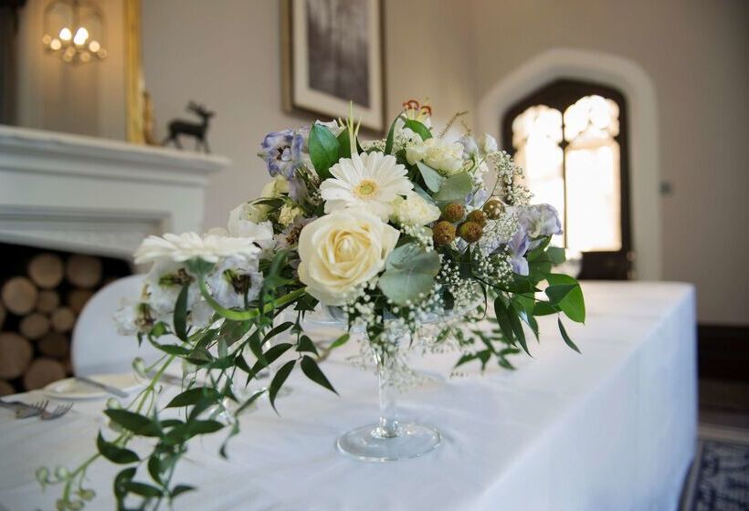 בית מלון כפרי De Vere Tortworth Court