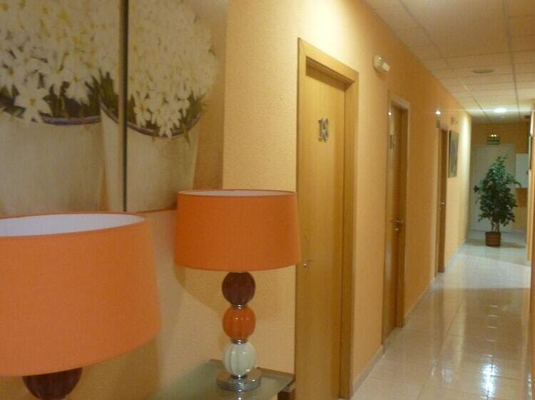 هتل Hostal El Val