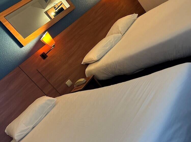 בית מלון כפרי Kyriad Marne La Vallee Torcy