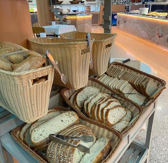 هتل Neptuno By On Group