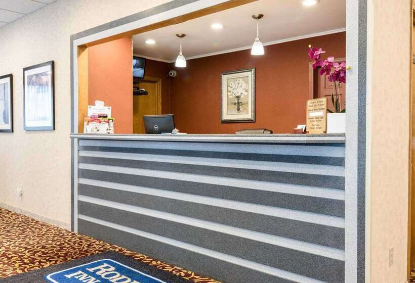 בית מלון כפרי Rodeway Inn