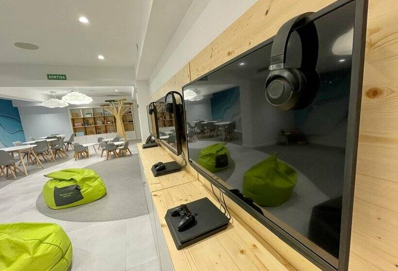 L'Azure Hotel 4* Sup