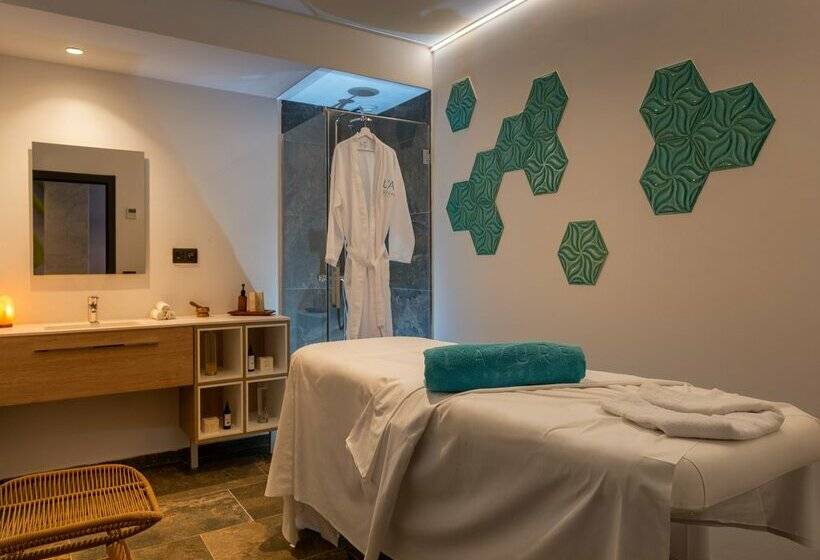 L'Azure Hotel 4* Sup