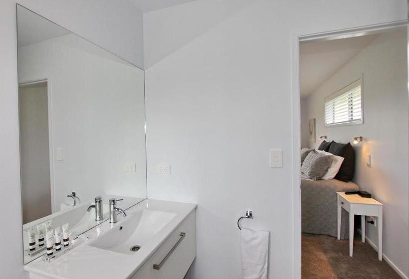 مبيت وإفطار Aotea Boutique Accommodation
