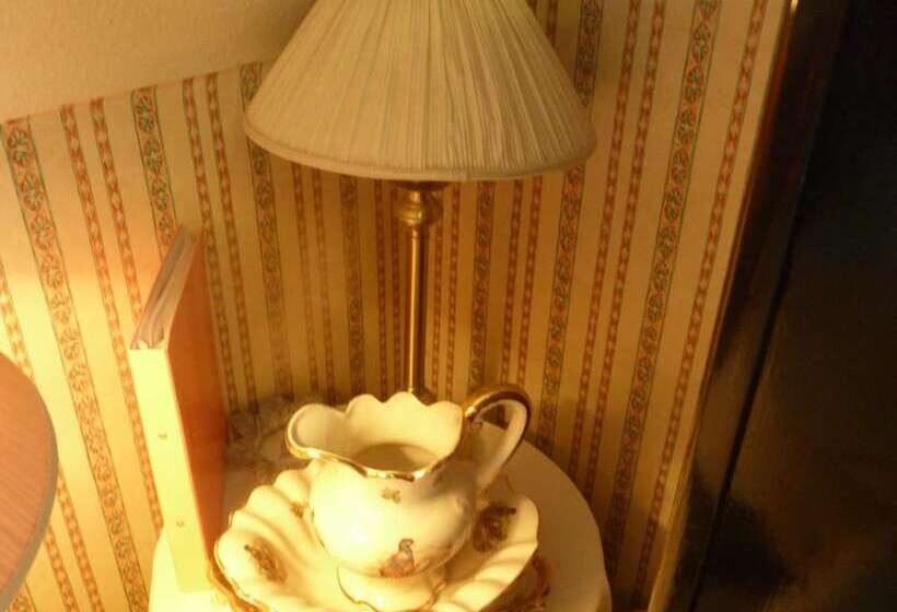 مبيت وإفطار Ms Mccreadys Guest House