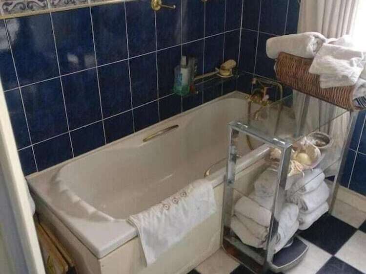 مبيت وإفطار Ms Mccreadys Guest House