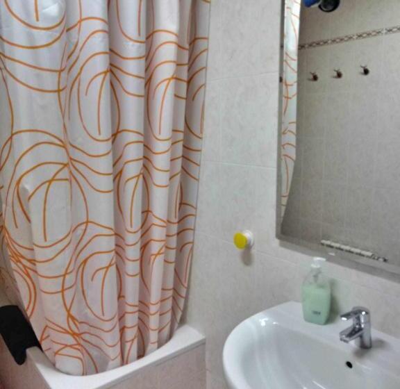تختخواب و صبحانه Residencia 12 Octubre