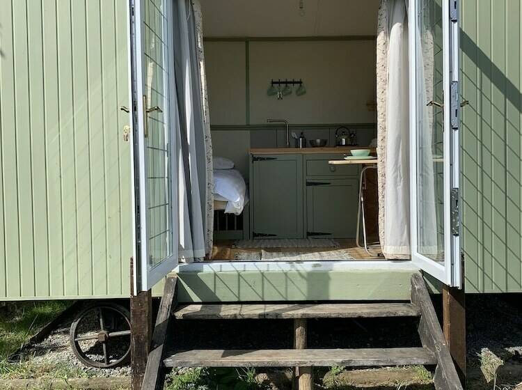 Hillcrest Hut