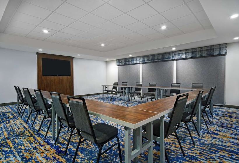 هتل Hampton Inn Midland South