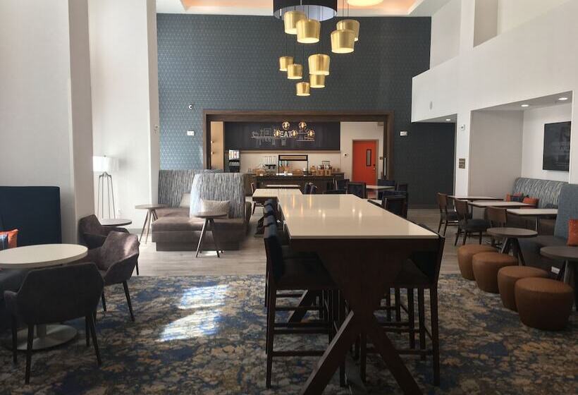 هتل Hampton Inn Midland South