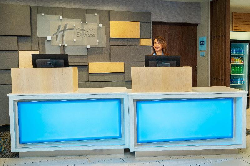 هتل Holiday Inn Express & Suites   Las Vegas   E Tropicana, An Ihg