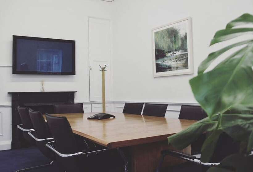 Upstairs At 33   Self Check In Boutique Accommodation In Worcester Centre