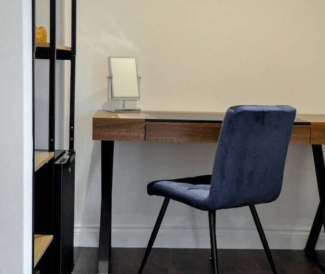 Upstairs At 33   Self Check In Boutique Accommodation In Worcester Centre