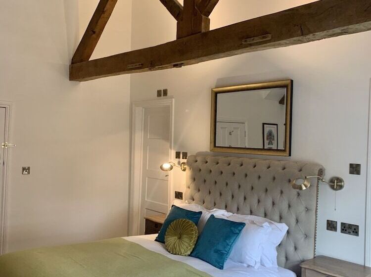 Upstairs At 33   Self Check In Boutique Accommodation In Worcester Centre