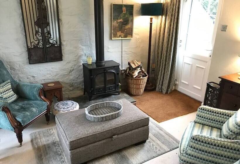 Bumble Bee Cottage