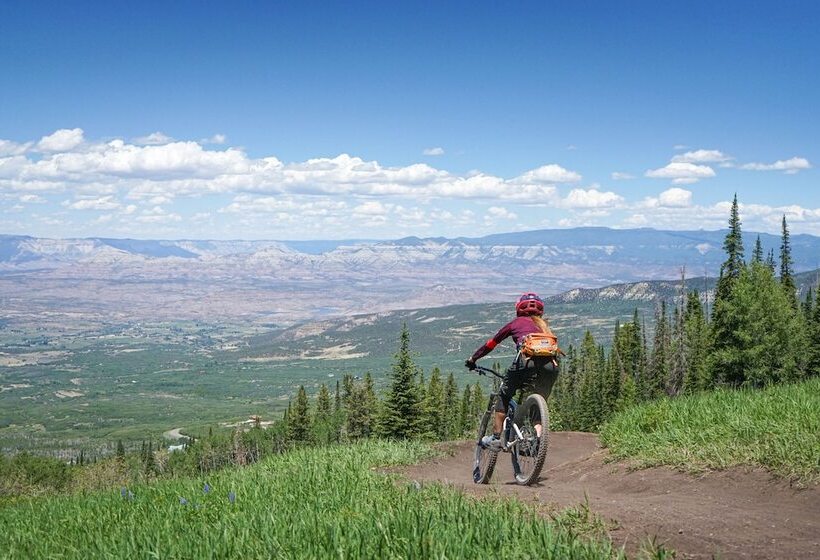 Хостел Powderhorn Lodging