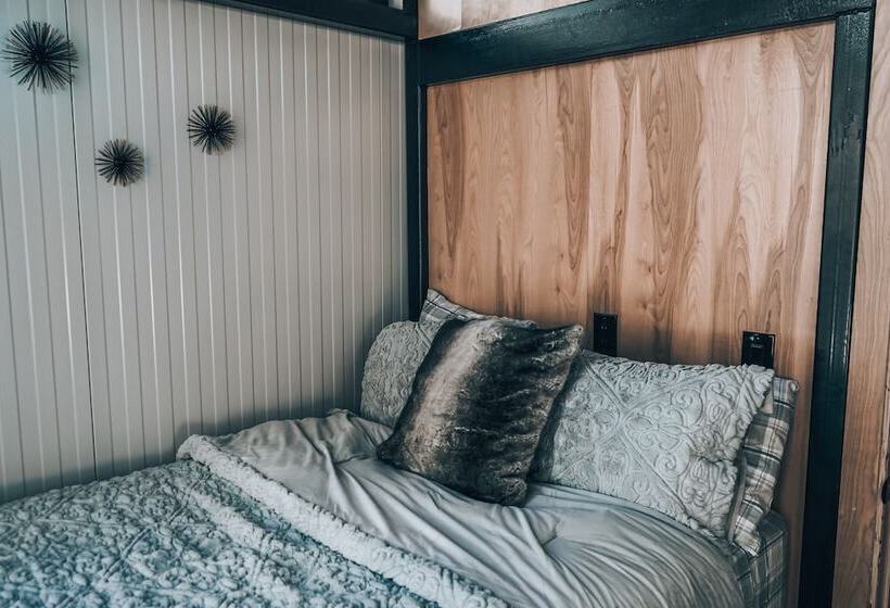 Хостел Powderhorn Lodging