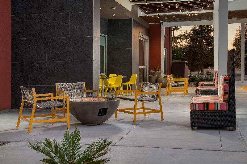 هتل Home2 Suites By Hilton Clovis Fresno Airport