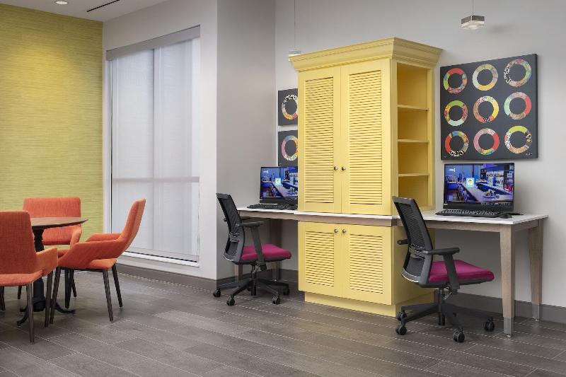 هتل Home2 Suites By Hilton Clovis Fresno Airport
