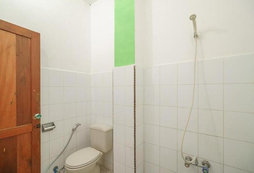 پانسیون Reddoorz @ Tuktuk Danau Toba