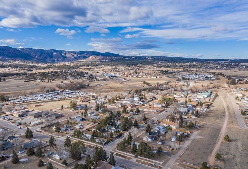 5brmonument Historic Charmminutes To Hiking