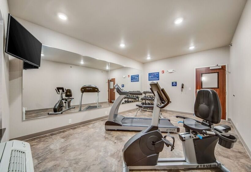 Cobblestone Hotel & Suites Cozad