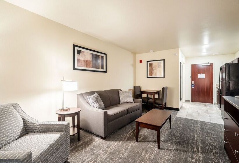 Cobblestone Hotel & Suites Cozad