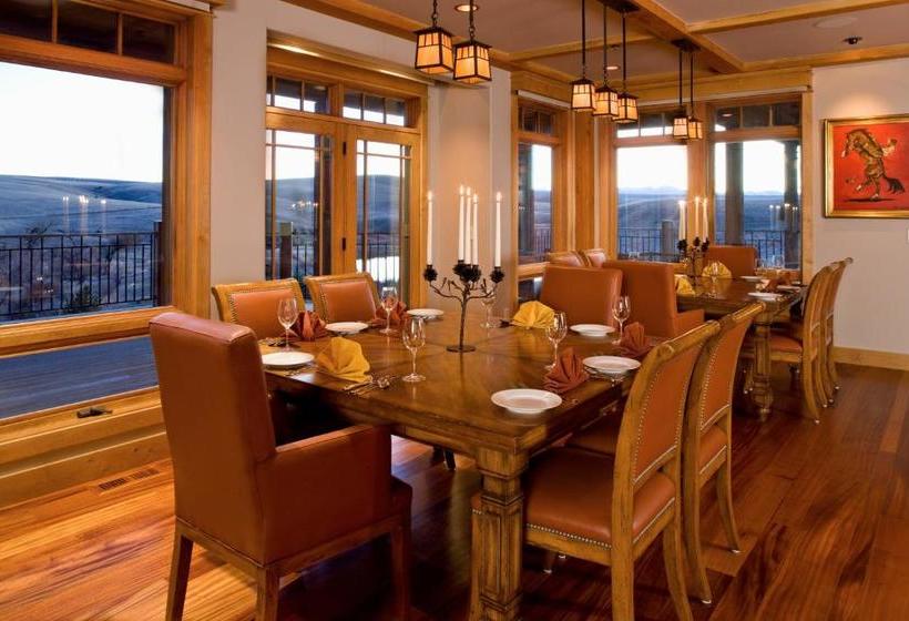Отель Grey Cliffs Ranch