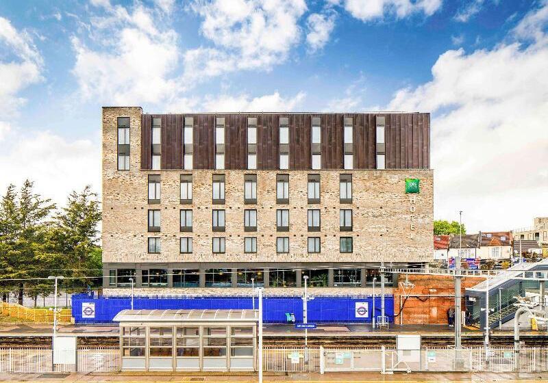 Отель Ibis Styles London Seven Kings