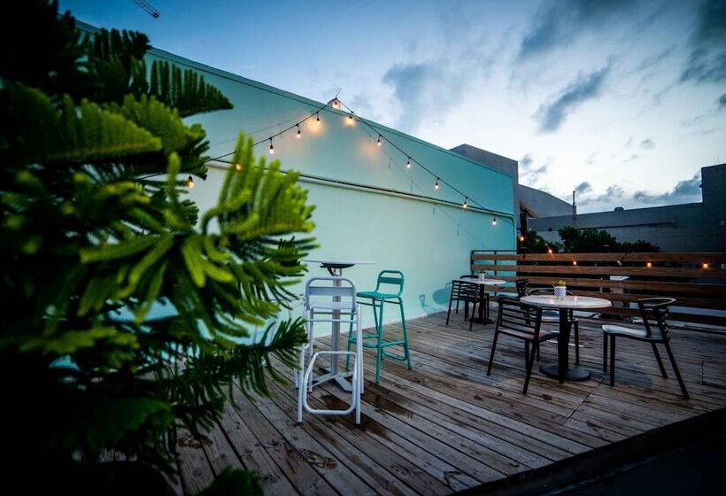 Santurcia Hostel   Adults Only
