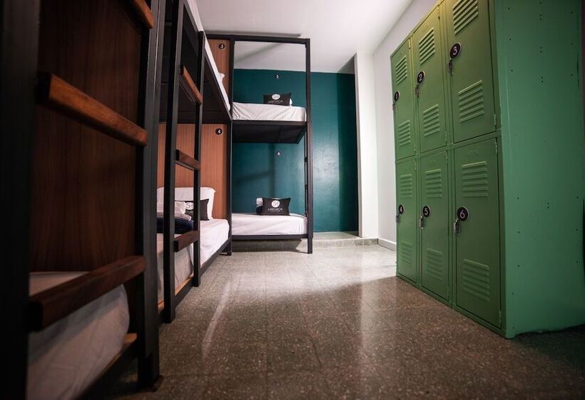 Santurcia Hostel   Adults Only