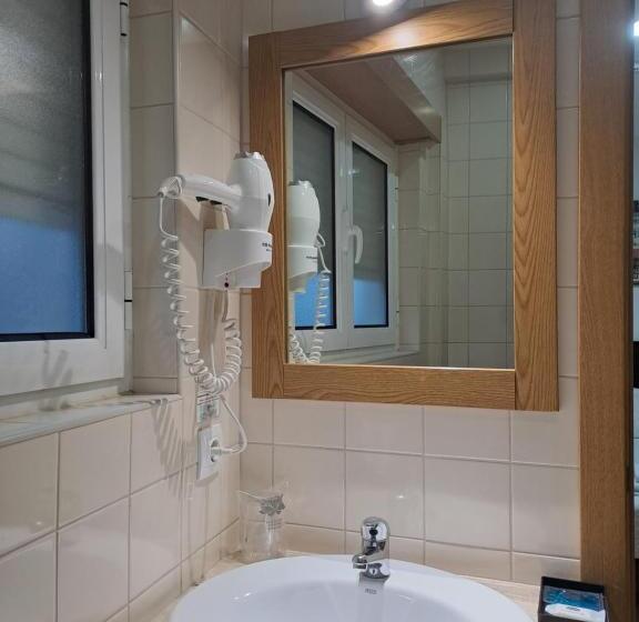 مبيت وإفطار Square