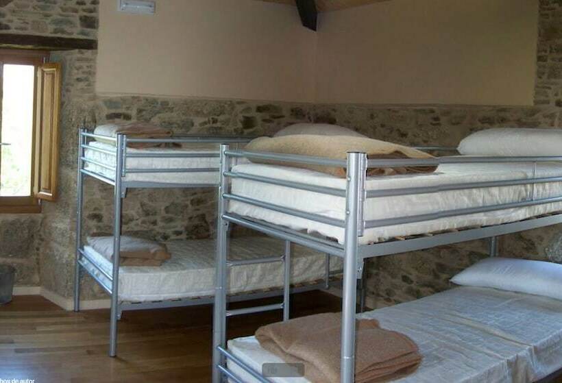 Pensión Albergue Los Caminantes   Hostel