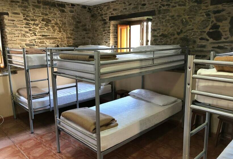 Pensión Albergue Los Caminantes   Hostel