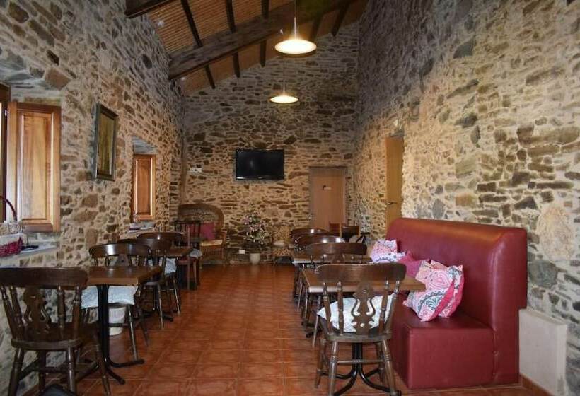 Pensión Albergue Los Caminantes   Hostel