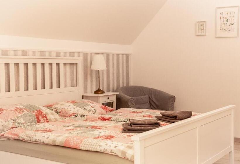 پانسیون Landhof Potsdam