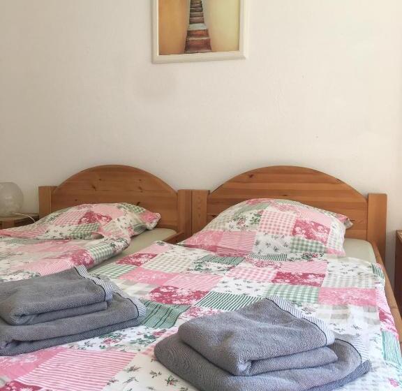 پانسیون Landhof Potsdam