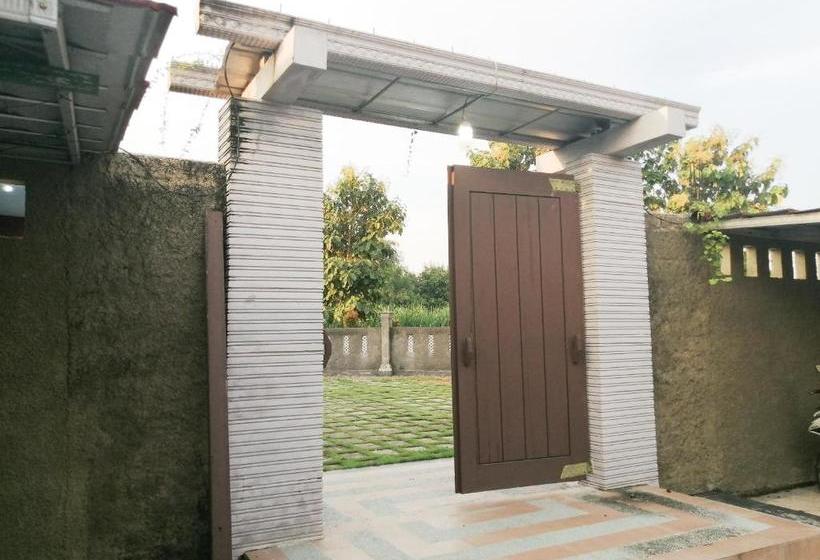 ホテル Oyo 3500 D Chandra Family