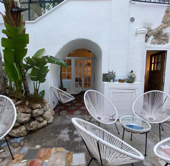 تختخواب و صبحانه Suites Edivino Design Capri